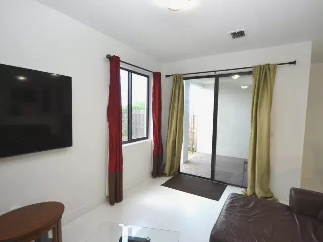 Продажа дома по адресу 15743 SW 136th Terrace - фото 8886388