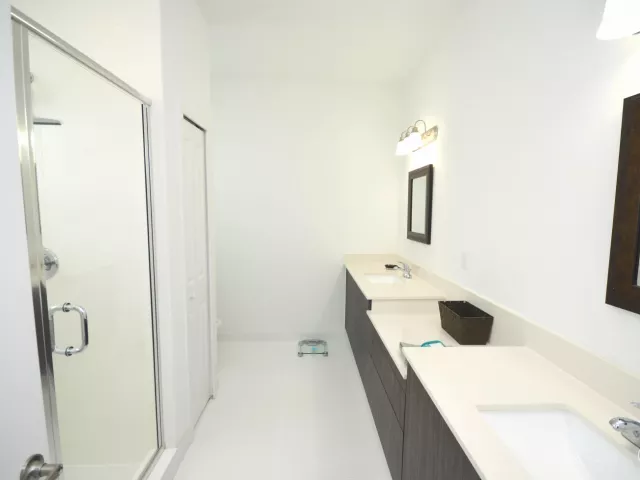 Продажа дома по адресу 15743 SW 136th Terrace - фото 8886395
