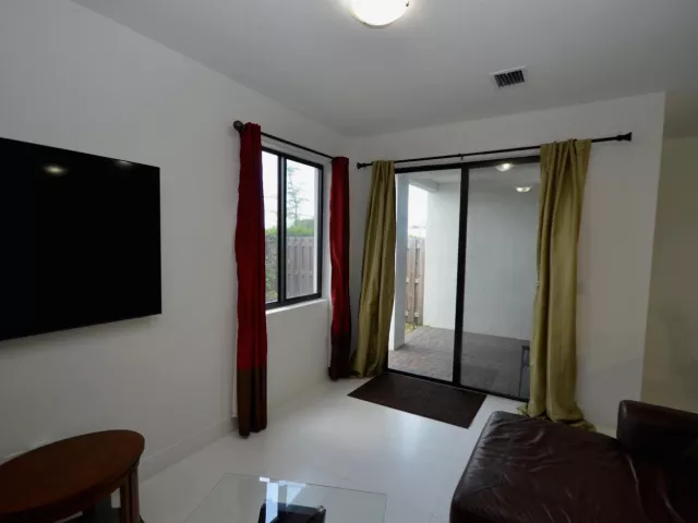 Продажа дома по адресу 15743 SW 136th Terrace - фото 8886384