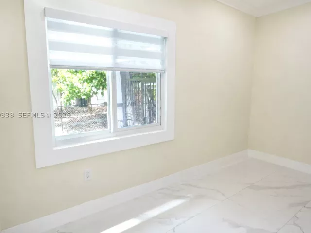 Продажа дома по адресу 1860 NW 81st St - фото 8861703