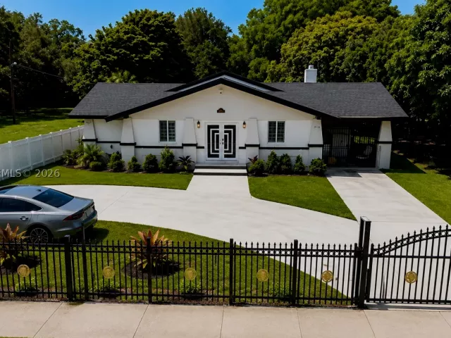 Продажа дома по адресу 1860 NW 81st St - фото 8861707