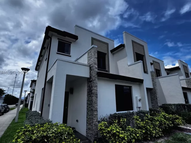 Продажа дома по адресу 21404 NE 3rd Path - фото 8861675