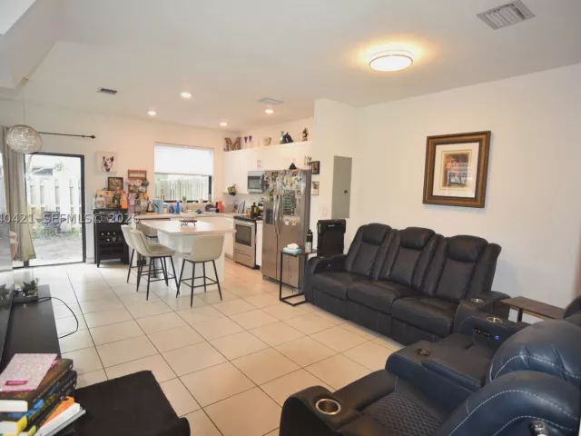 Продажа дома по адресу 21404 NE 3rd Path - фото 8861677