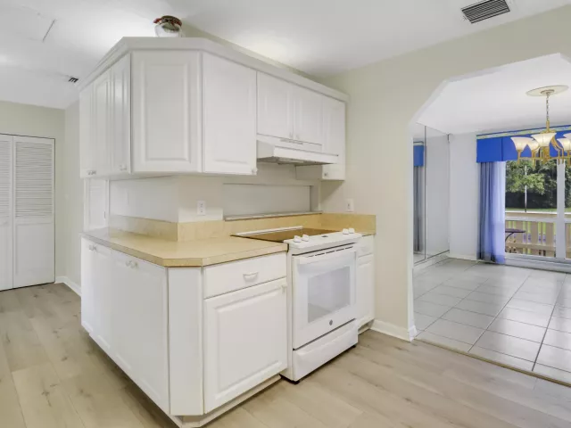 Продажа дома по адресу 6824 Lakeside Road - фото 9293480
