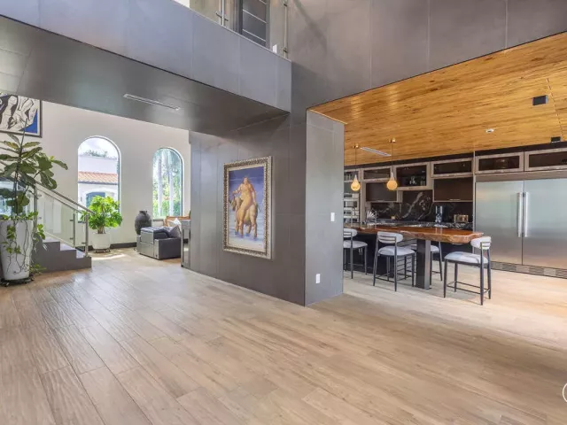 Продажа дома по адресу 290 NW 6th Street - фото 8901437