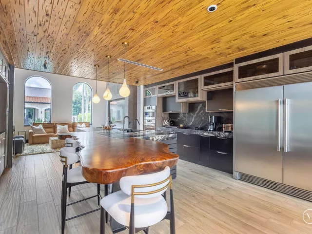 Продажа дома по адресу 290 NW 6th Street - фото 8901439