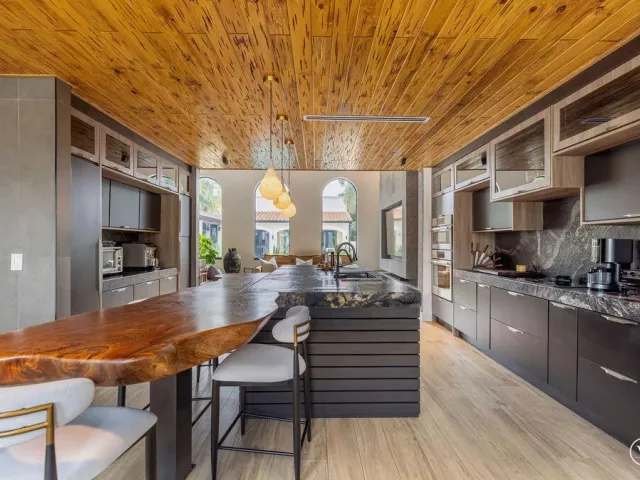 Продажа дома по адресу 290 NW 6th Street - фото 8901440