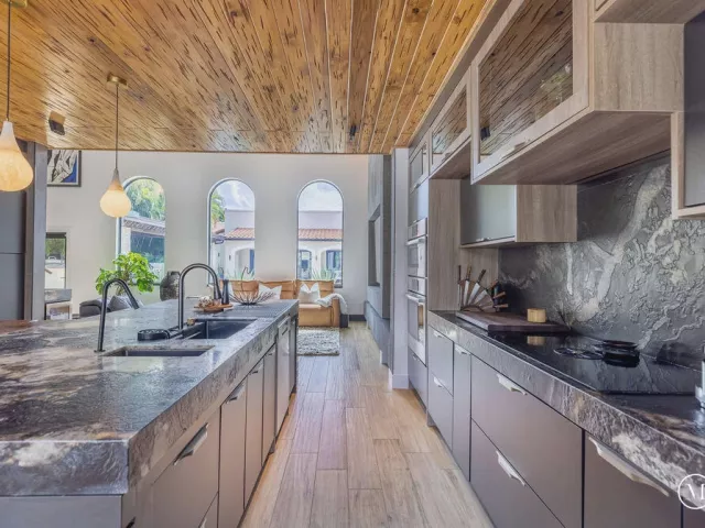 Продажа дома по адресу 290 NW 6th Street - фото 8901441