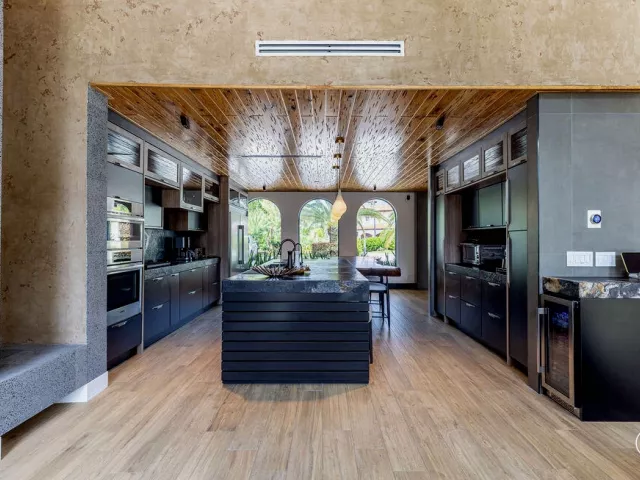 Продажа дома по адресу 290 NW 6th Street - фото 8901443