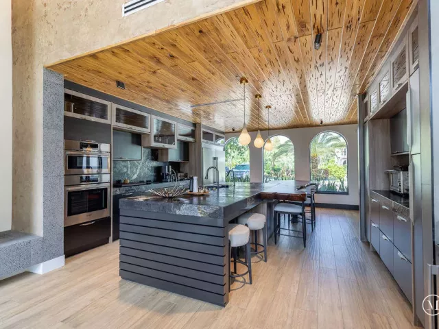 Продажа дома по адресу 290 NW 6th Street - фото 8901445