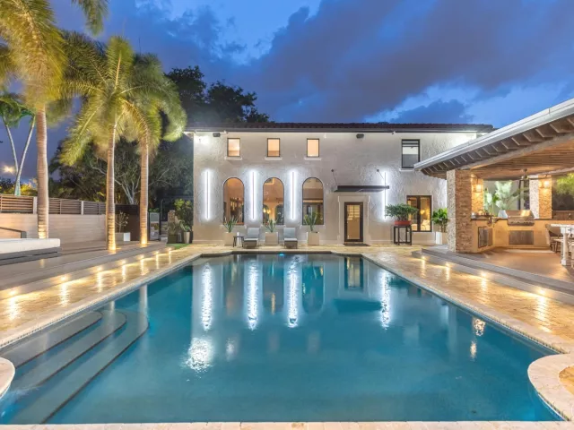 Продажа дома по адресу 290 NW 6th Street - фото 8901427