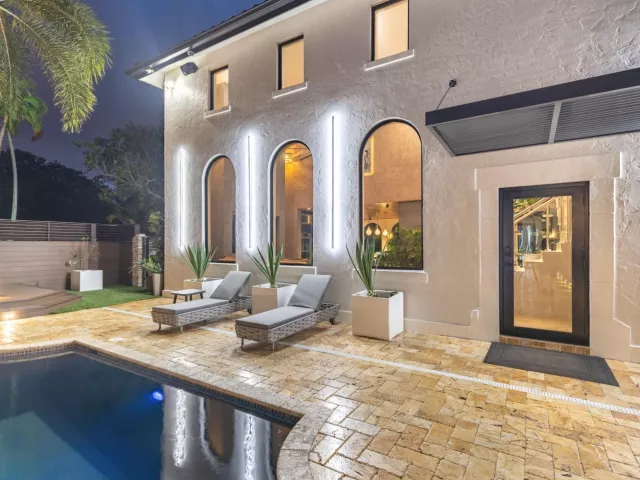 Продажа дома по адресу 290 NW 6th Street - фото 8901429