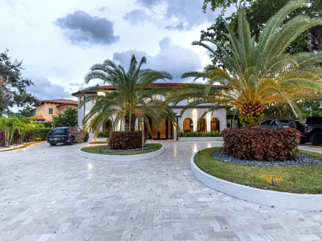 Продажа дома по адресу 290 NW 6th Street - фото 8901430