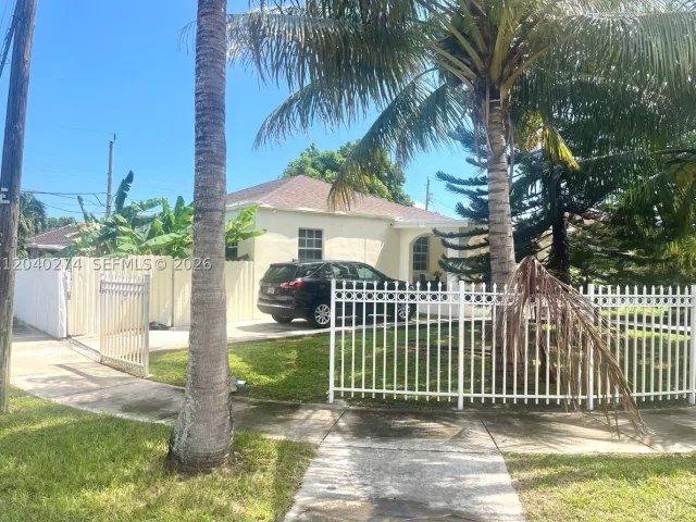 Продажа дома по адресу 521 NW 32nd Pl - фото 8861909