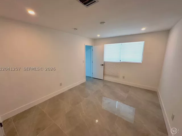 Продажа дома по адресу 19700 NE 11th Pl - фото 8900349