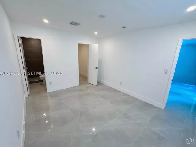 Продажа дома по адресу 19700 NE 11th Pl - фото 8900350