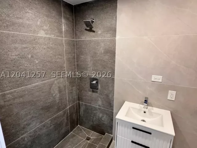 Продажа дома по адресу 19700 NE 11th Pl - фото 8900351