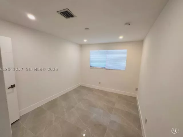 Продажа дома по адресу 19700 NE 11th Pl - фото 8900352