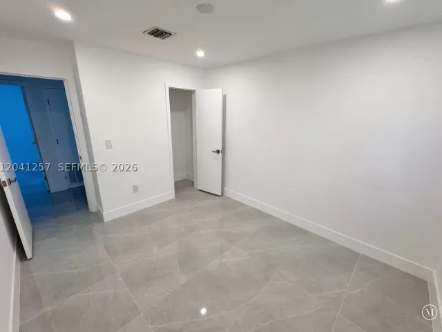 Продажа дома по адресу 19700 NE 11th Pl - фото 8900353