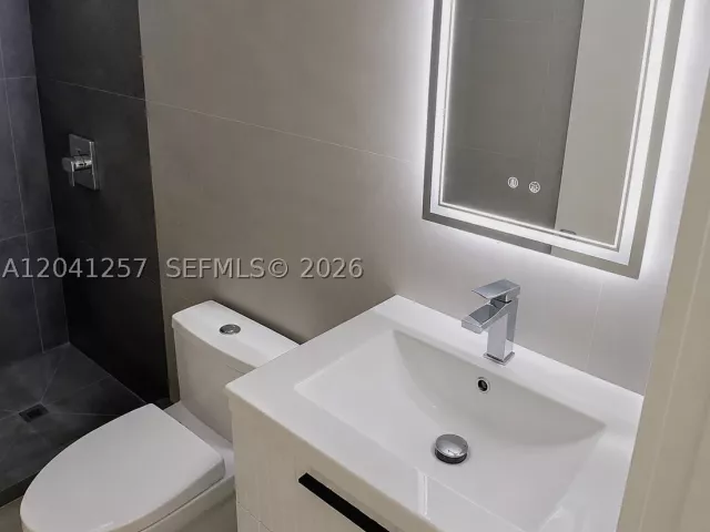 Продажа дома по адресу 19700 NE 11th Pl - фото 8900354