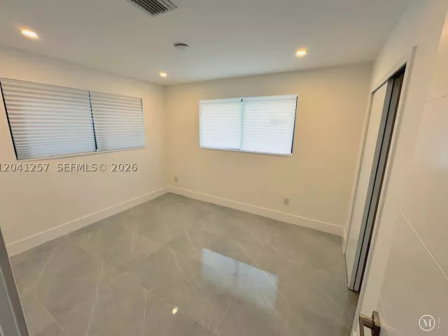 Продажа дома по адресу 19700 NE 11th Pl - фото 8900355