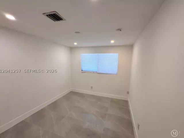 Продажа дома по адресу 19700 NE 11th Pl - фото 8900357