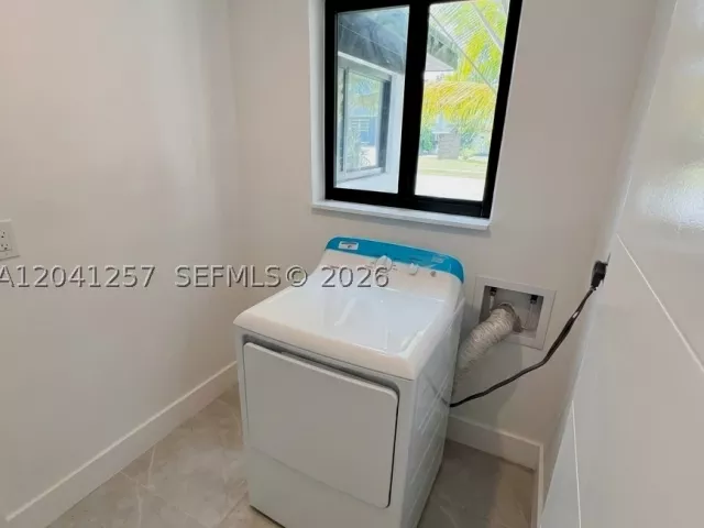 Продажа дома по адресу 19700 NE 11th Pl - фото 8900358