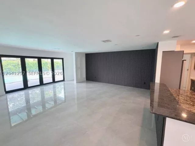Продажа дома по адресу 19700 NE 11th Pl - фото 8900343