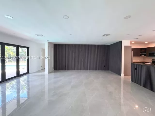Продажа дома по адресу 19700 NE 11th Pl - фото 8900344