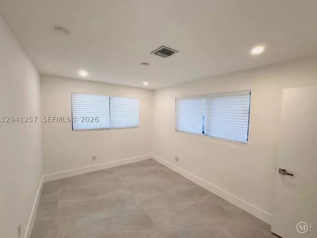 Продажа дома по адресу 19700 NE 11th Pl - фото 8900346