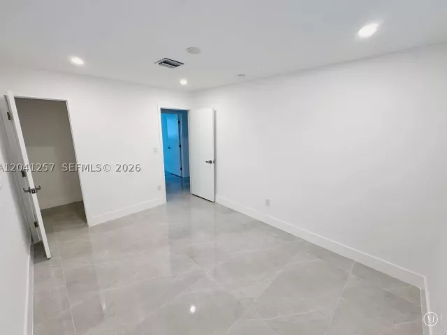 Продажа дома по адресу 19700 NE 11th Pl - фото 8900347