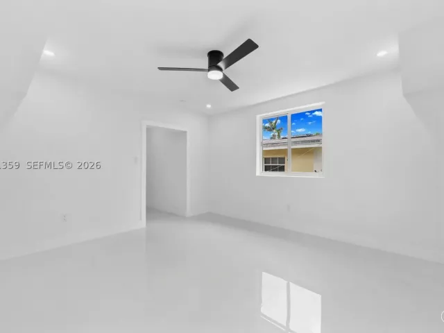 Продажа дома по адресу 2940 SW 12th St - фото 8862149