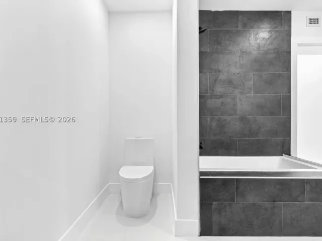 Продажа дома по адресу 2940 SW 12th St - фото 8862150