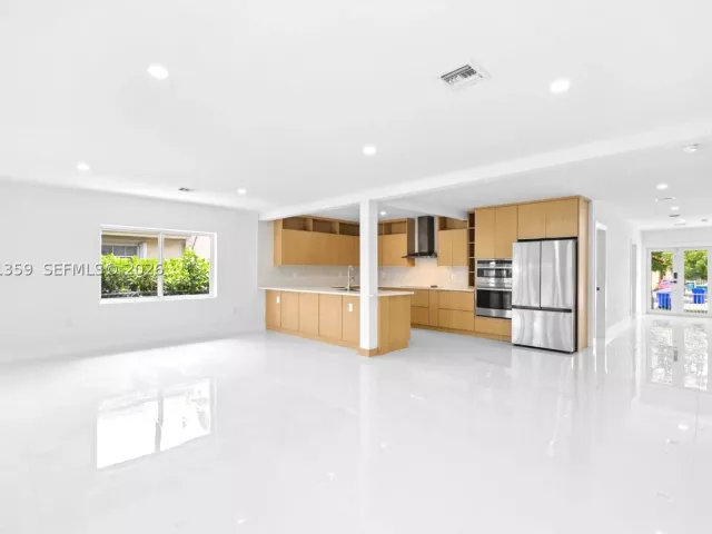 Продажа дома по адресу 2940 SW 12th St - фото 8862152