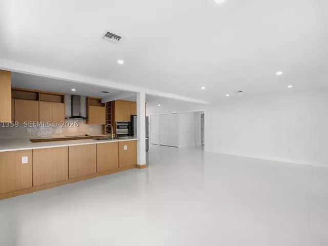 Продажа дома по адресу 2940 SW 12th St - фото 8862153