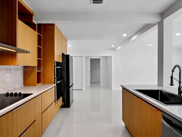 Продажа дома по адресу 2940 SW 12th St - фото 8862156