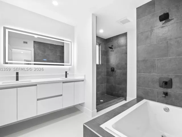 Продажа дома по адресу 2940 SW 12th St - фото 8862140