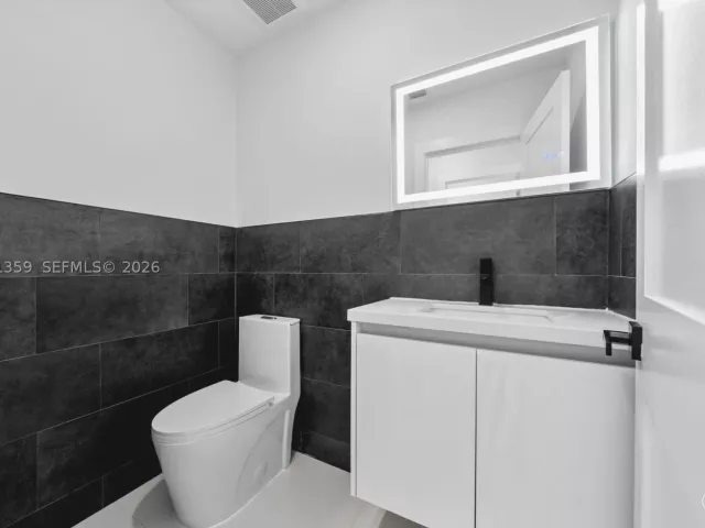 Продажа дома по адресу 2940 SW 12th St - фото 8862158
