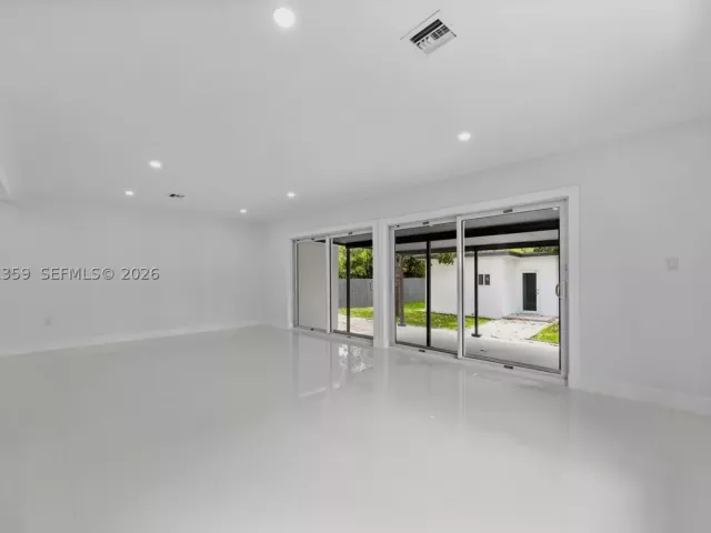 Продажа дома по адресу 2940 SW 12th St - фото 8862159