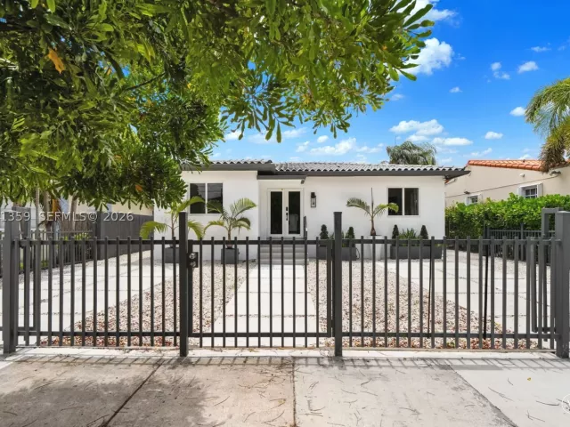 Продажа дома по адресу 2940 SW 12th St - фото 8862142