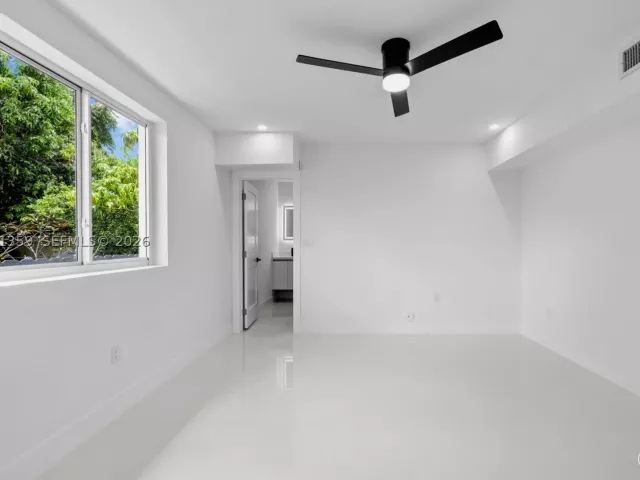 Продажа дома по адресу 2940 SW 12th St - фото 8862147