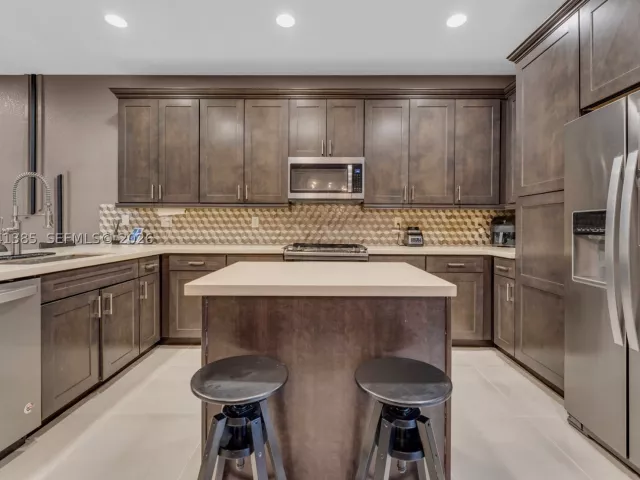 Продажа дома по адресу 11537 SW 13th Ct - фото 8899315