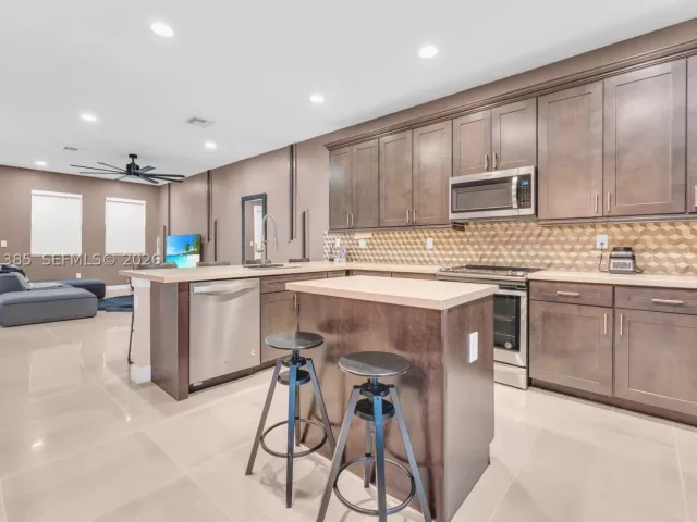 Продажа дома по адресу 11537 SW 13th Ct - фото 8899316