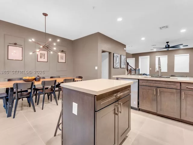 Продажа дома по адресу 11537 SW 13th Ct - фото 8899317