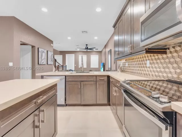 Продажа дома по адресу 11537 SW 13th Ct - фото 8899318
