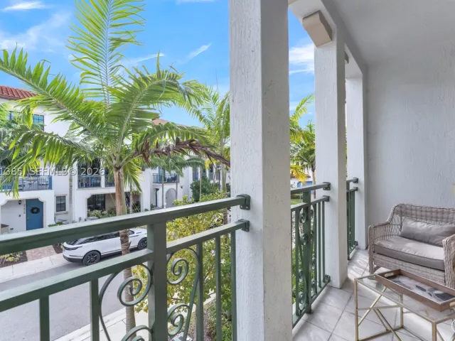 Продажа дома по адресу 11537 SW 13th Ct - фото 8899322