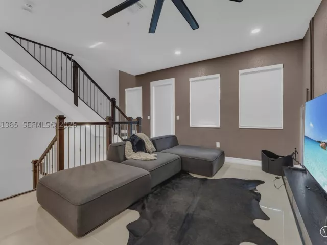 Продажа дома по адресу 11537 SW 13th Ct - фото 8899310