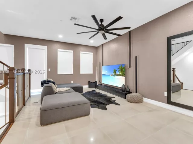 Продажа дома по адресу 11537 SW 13th Ct - фото 8899311