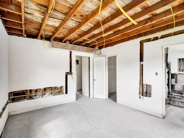 Продажа дома по адресу 2024 NE 26th Drive - фото 8887829