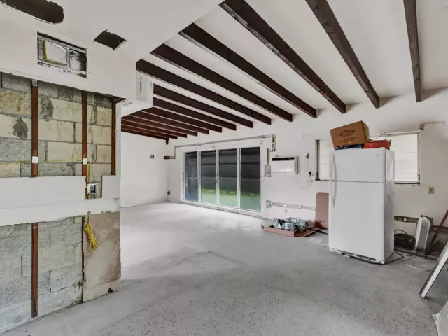 Продажа дома по адресу 2024 NE 26th Drive - фото 8887833